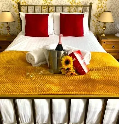 Hotel The Black Swan 3*