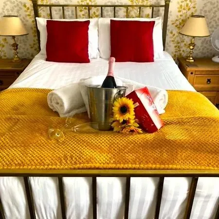Hotel The Black Swan 3*