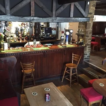 The Black Swan 호텔 레이번