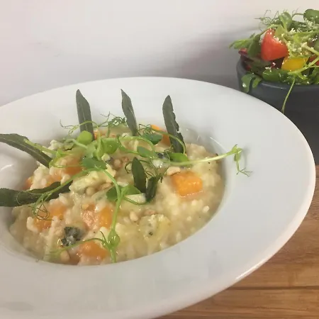 The Black Swan 호텔