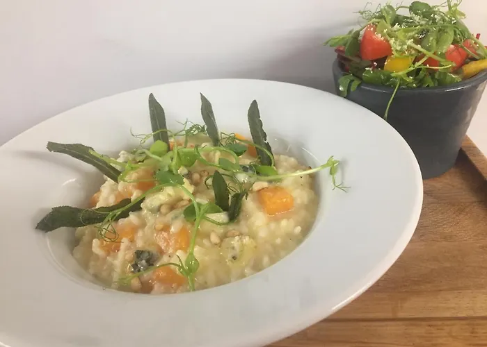 The Black Swan 酒店